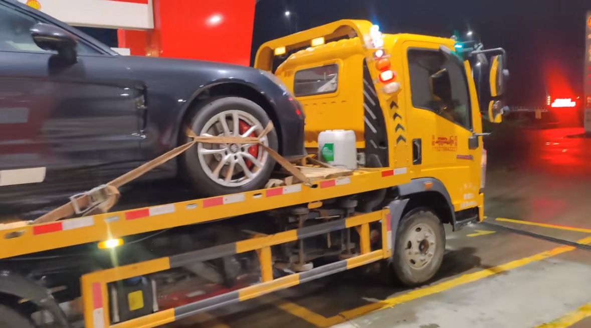 临夏行车途中遇到突发状况该如何呼叫道路救援？